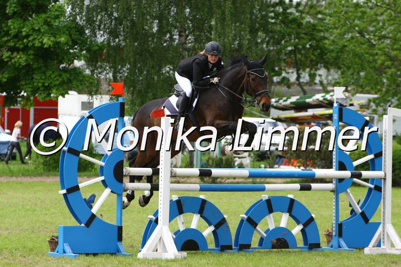 005M6608_Elvis_L Springen.JPG